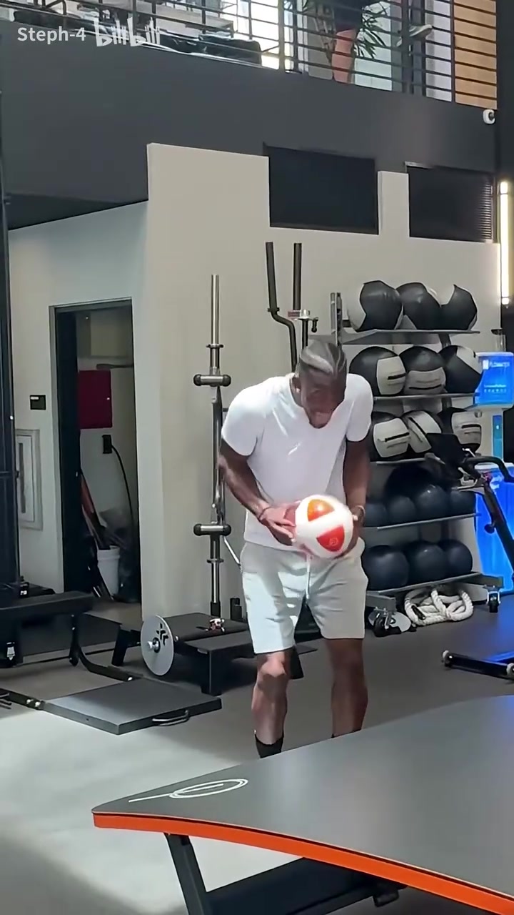 好兄弟名場面看內(nèi)馬爾送上空接助攻巴特勒暴扣