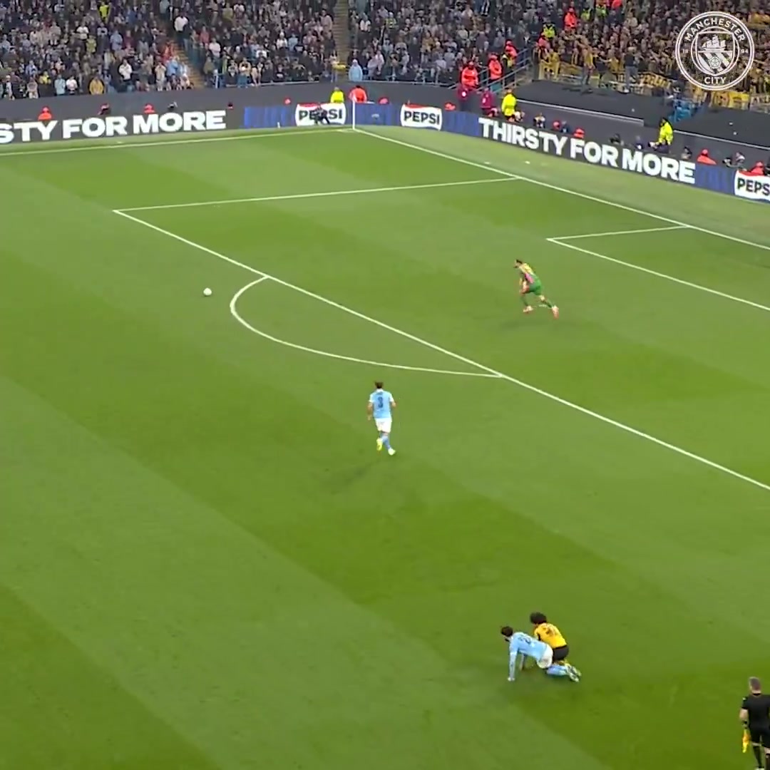 休想進(jìn)球曼城官方怒贊多納魯馬這次兩連鏟