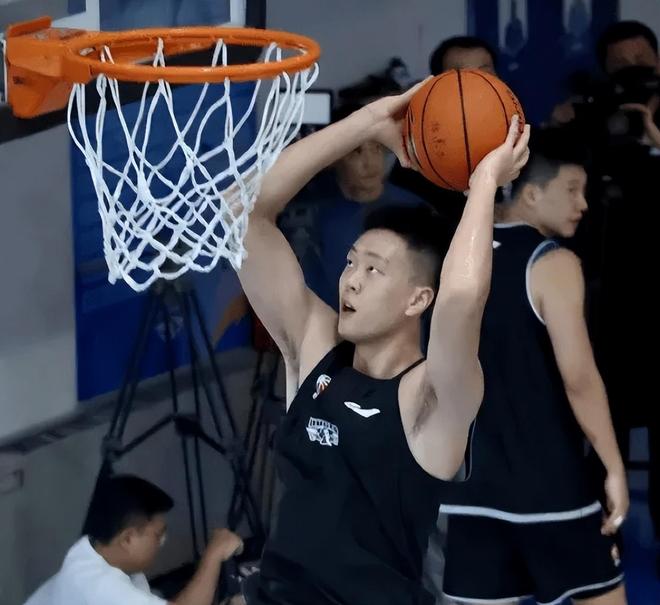 上海全運大勝湖北！5人上雙，李弘權(quán)閆鵬飛劃水，劉正清太鐵瞭！