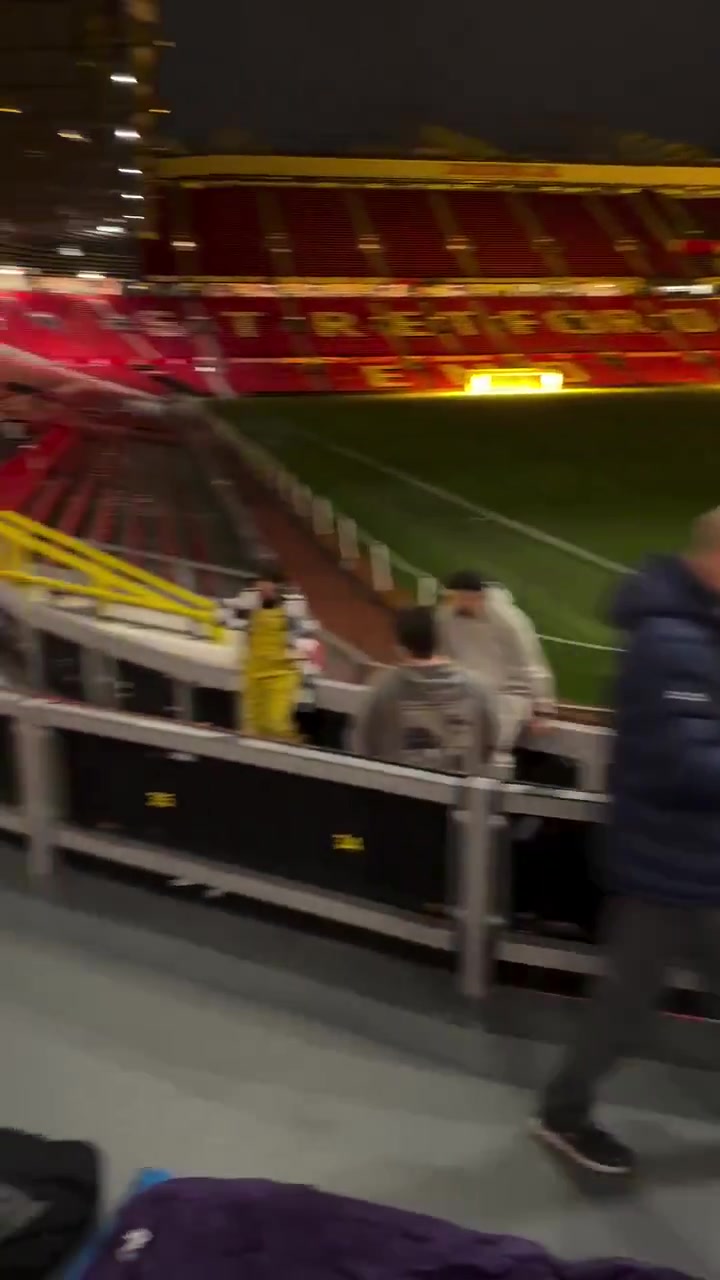 曼聯(lián)將老特拉福德球場開放給無家可歸者以避免他們流落街頭